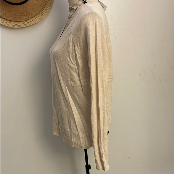 Banana Republic | NWT Women’s V Neck Cream Sweater Size Small - Picture 4 of 10
